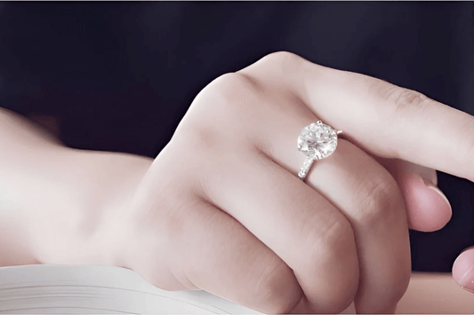Are Princess Cut Engagement Rings Outdated? | 2025 Trend guide - Free Chérie Diamonds